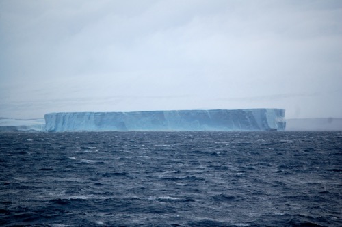 Large ice shelf in Antarctica Sound