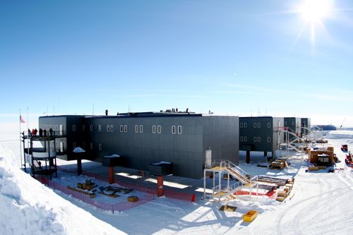 South Pole Station spectators