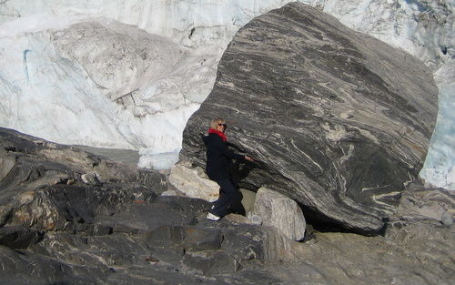 Compare my height to the size of this boulder