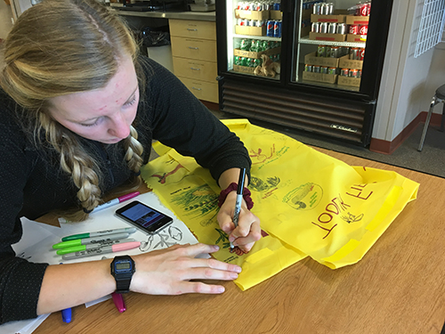 Johanne drawing on the sign