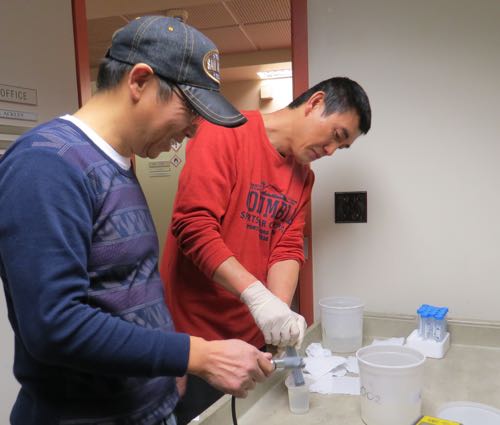 Hongjie and Yongli measuring the water