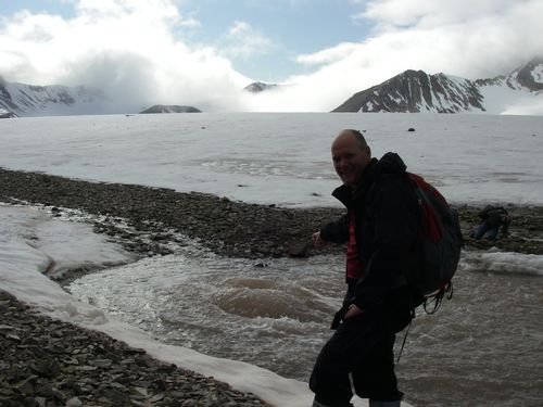 Sub-glacial stream upwelling