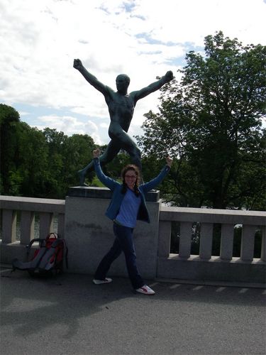 Emily modeling a sculpture in Vigeland Park