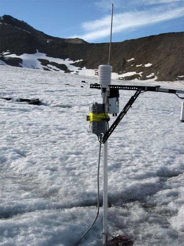 Linne Glacier weather station