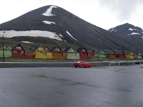 The bright housing of Longyearbyen