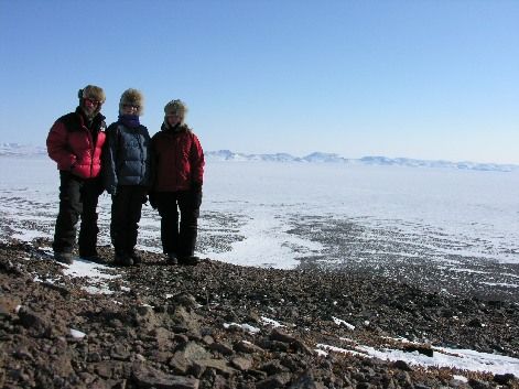 Hiking above LakeE