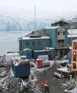 Nell Herrmann&#39;s first view of Palmer Station Antarctica. Photo by Nell Herrmann.