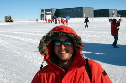 12:53 pm: Arrival at the Amundsen-Scott South Pole Station.