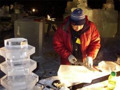 Chinese Ice Carver