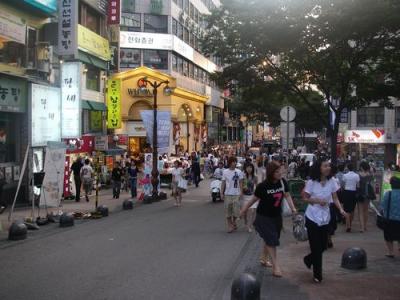 Busy Seoul Street