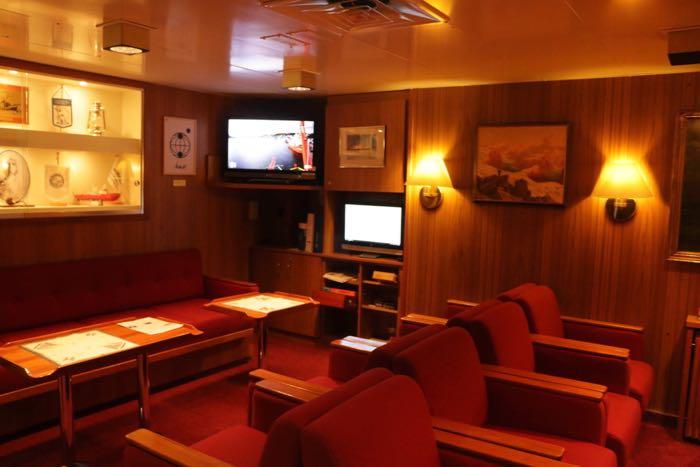 The red salon on the Polarstern is a bit fancier than the 'social room' on the Fedorov, but we make good use of the space we do have here.