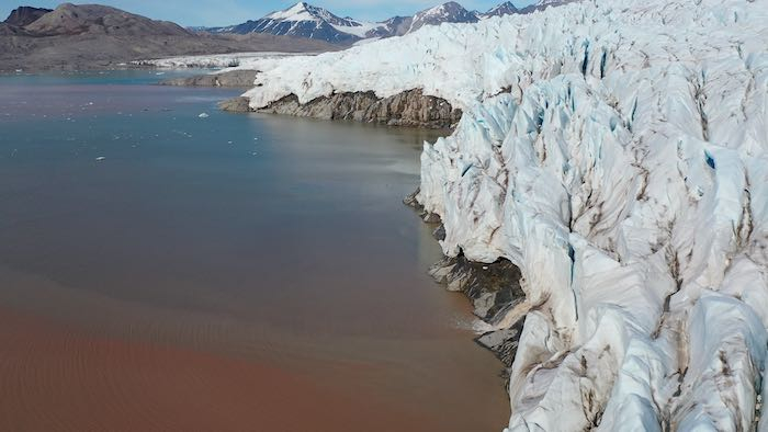 Ice margin of Kongsbreen Glacier