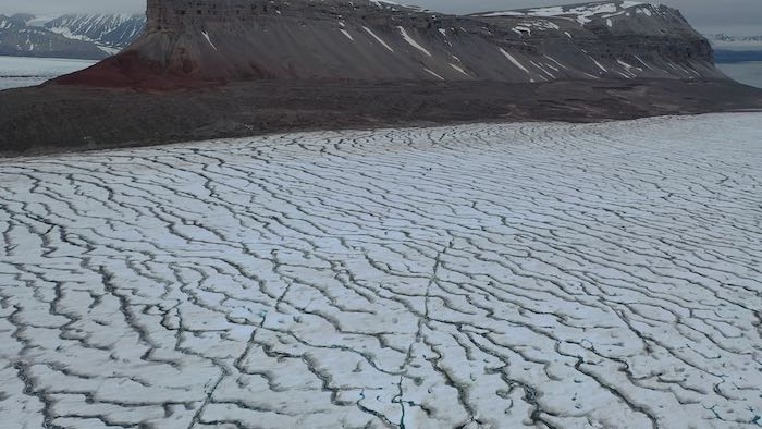 meltwater on Kongsbreen