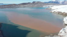  Sediment plumes in front of Kronebreen Glacier