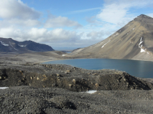 A view of Lake Kongress, Lake Linne and the ocean.