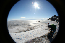 The hike to the observation tube