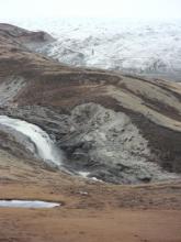 Large waterfall on the way to the ice sheet