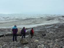 Steffen group walking to ice sheet