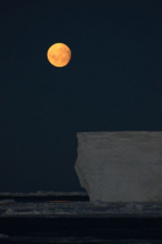 Perigee moon in the Southern Seas