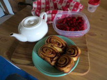 Berries, tea and cinammon rolls