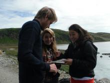 Kasper Busk, Dana Cucci and Nivi Rosing identifying plants