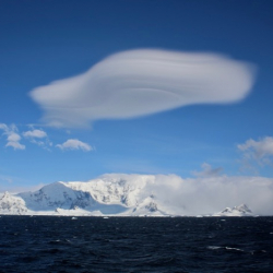 Lenticular cloud formation