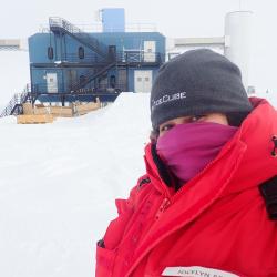 Jocelyn standing in front of the IceCube Lab