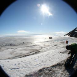 The hike to the observation tube